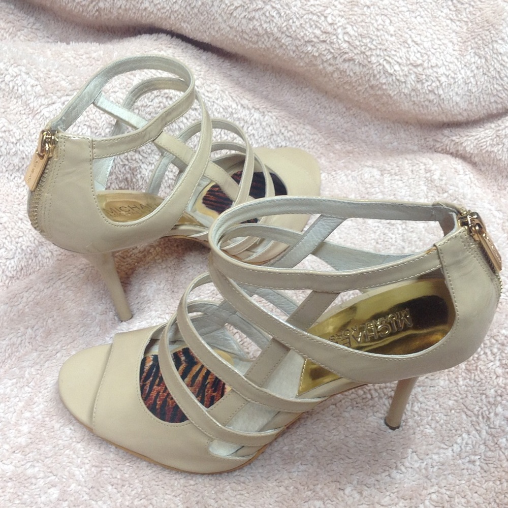 Michael Kors nude patent leather heels! Size 8
