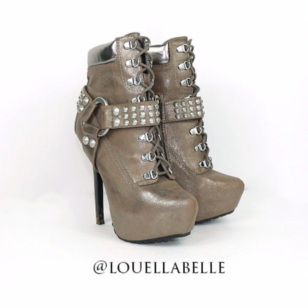 Dollhouse Vanquish Harness Boot Size 6.5 NWOT