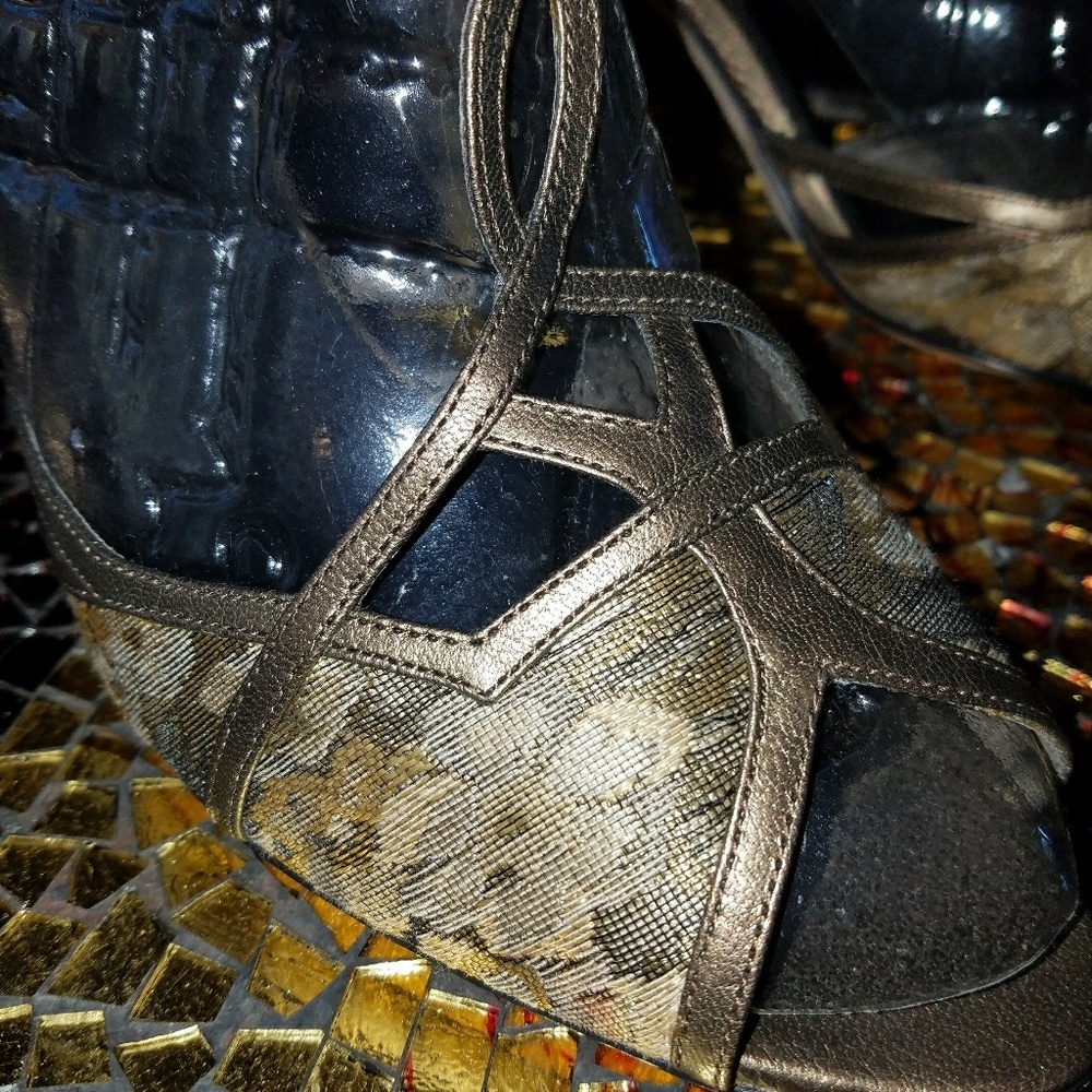 Rich brocade heels