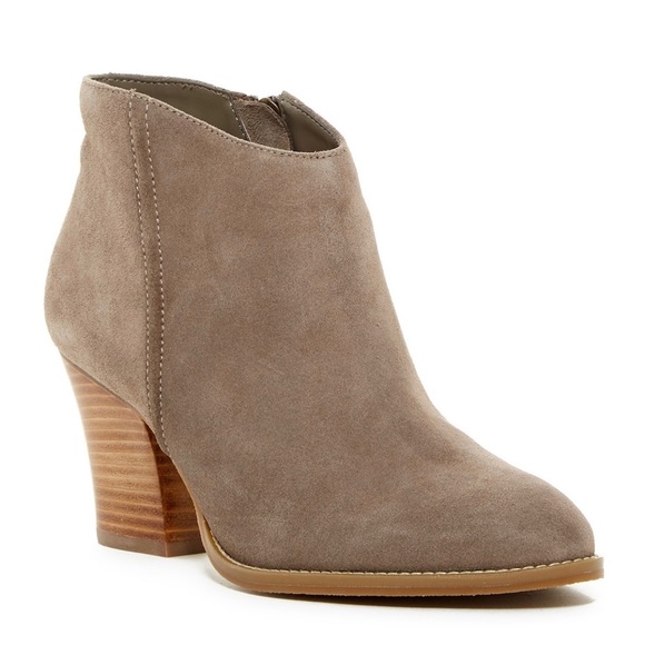 Susina Shoes - BNWT Susina Kayden booties - stone suede