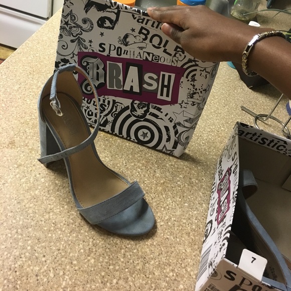 High heels - Picture 2 of 4