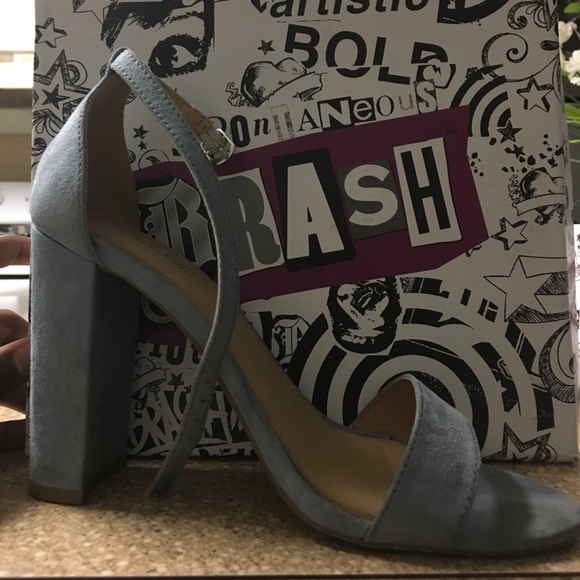 High heels - Picture 3 of 4