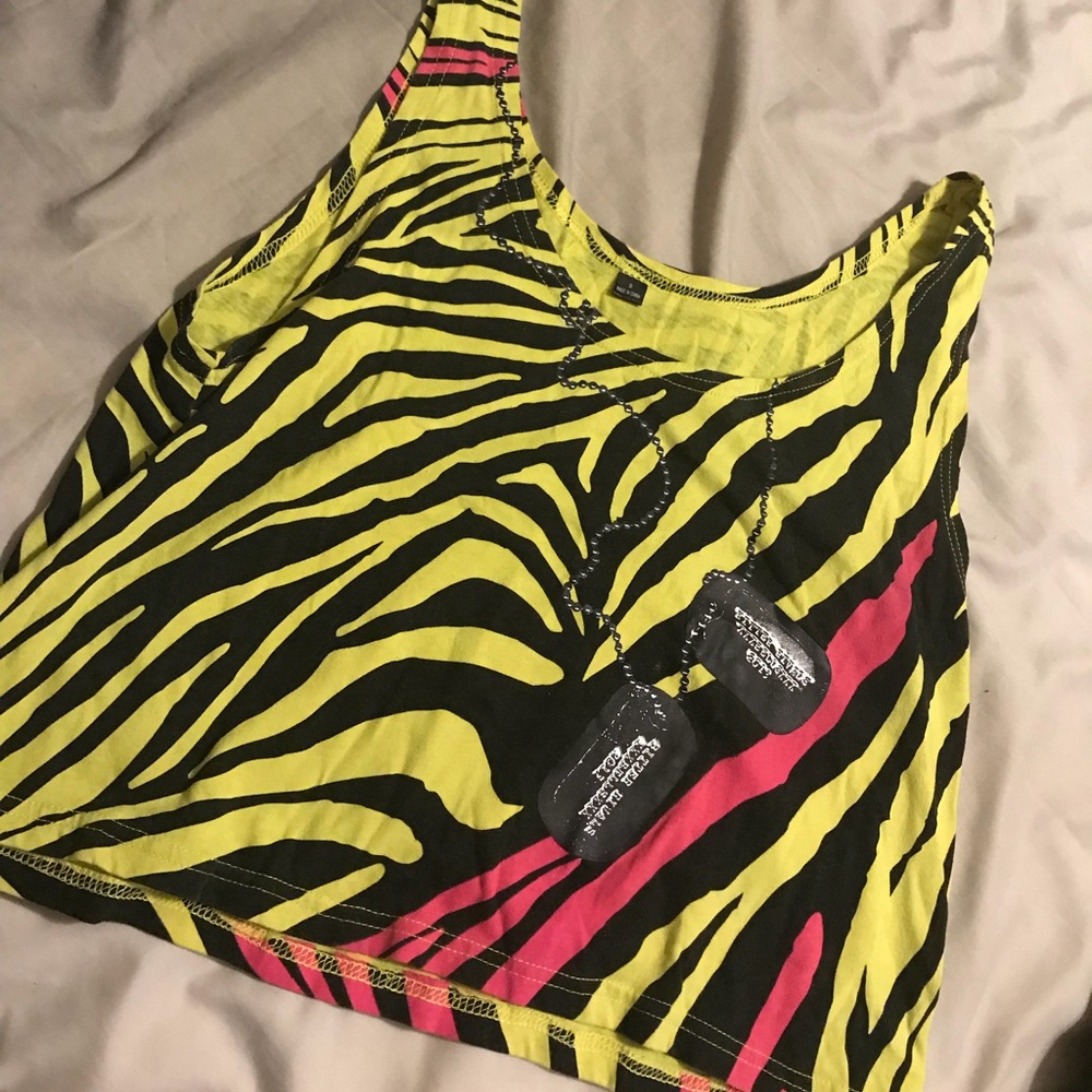 Sleigh bells band crop top tour shirt