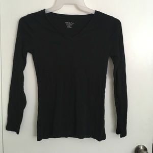 Long black sleeve t-shirt, v-neck.