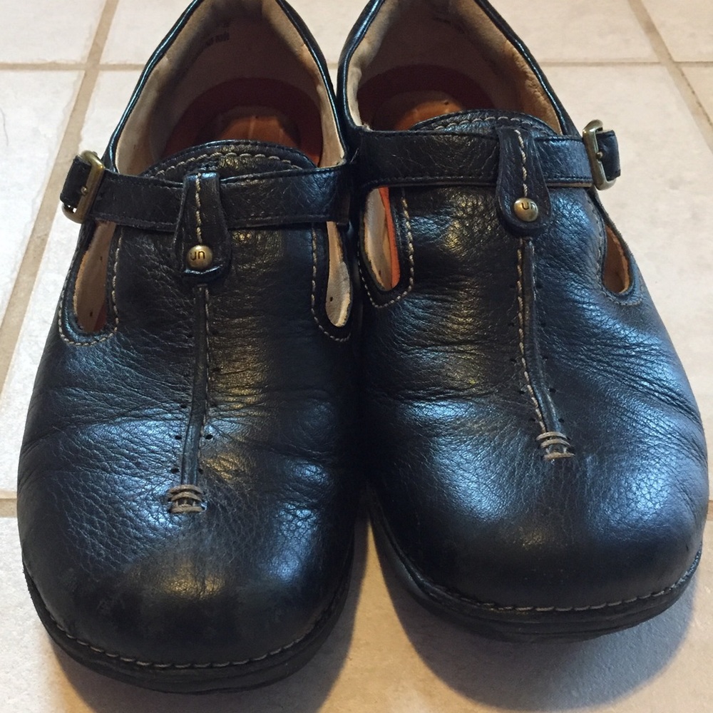 “Clark’s Structured” Wide sized loafer.