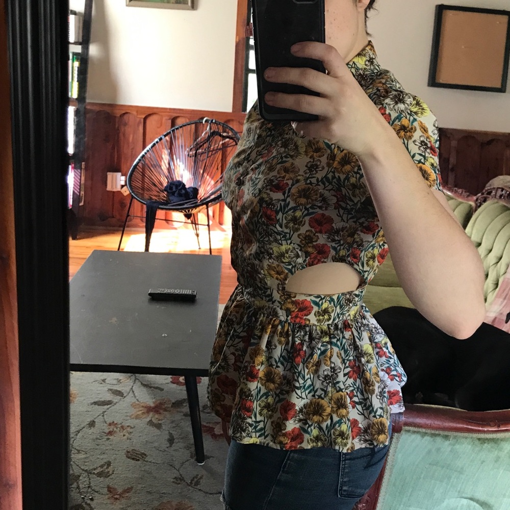 Floral Ruffled Top size small