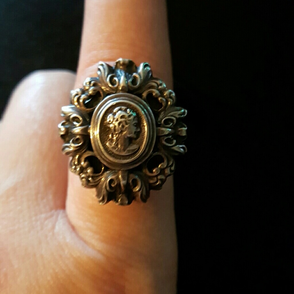 Cini rare vintage cameo poison sterling ring Firm