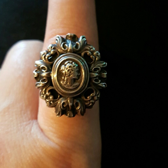 Cini rare vintage cameo poison sterling ring Firm