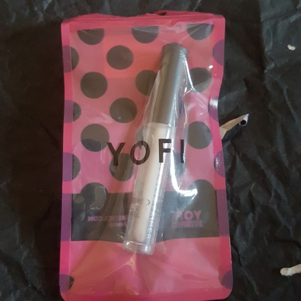 Eye glue primer