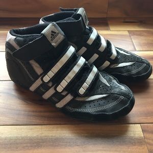 boys size 4 wrestling shoes