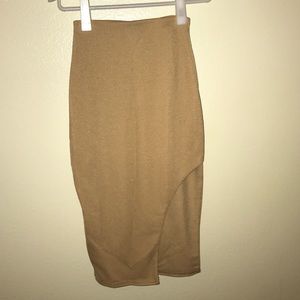 Pencil skirt with side slit