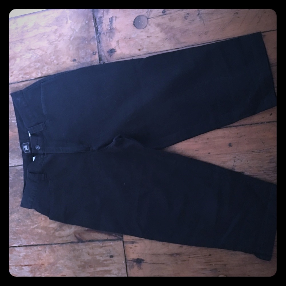 Lee black capris.🌸😍💞