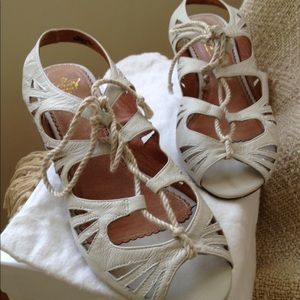 Bone leather Miss Albright (Laurie) sandal/shoe