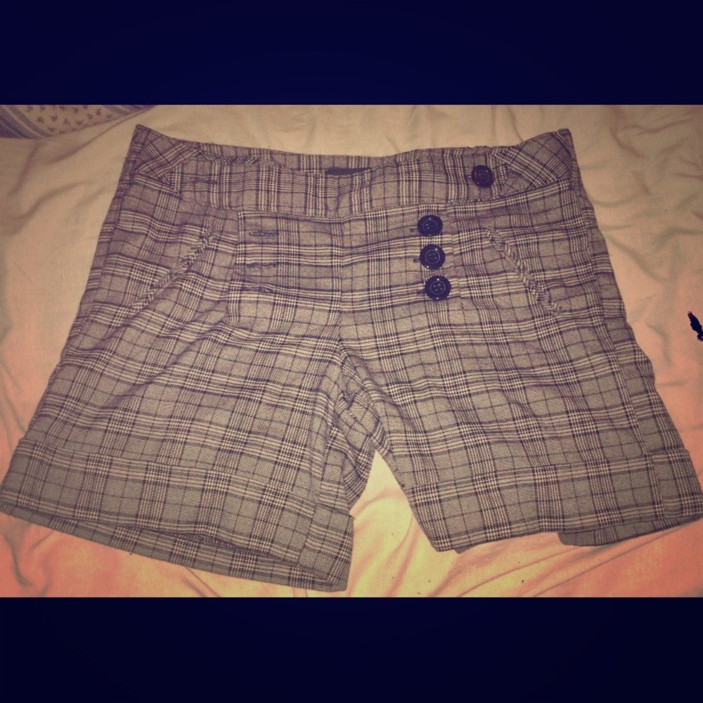 Plaid high-waisted shorts