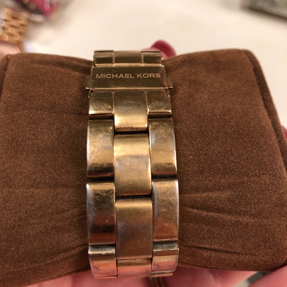 🌻Gold Michael Kors watch 🍁 - Picture 4 of 6