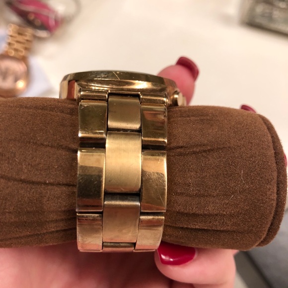 🌻Gold Michael Kors watch 🍁 - Picture 5 of 6
