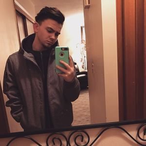 Meet your Posher, Alex