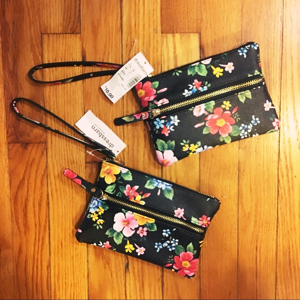 👛💁🏼NWT Black Floral Clutch w/ 2 Pockets