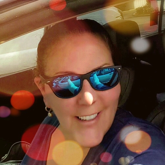 Meet your Posher, Lisa - Picture 1 of 1