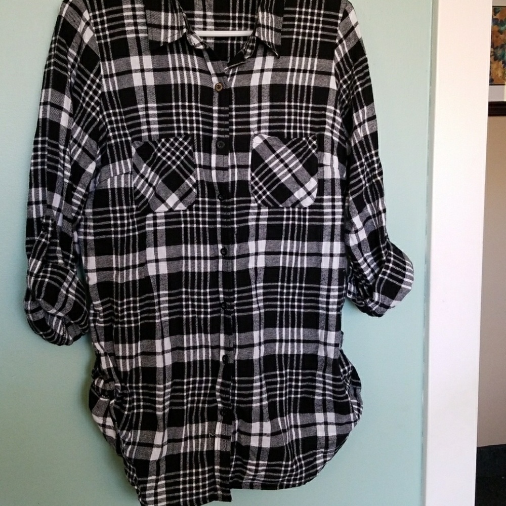 Black & white plaid flannel button down - Picture 3 of 4