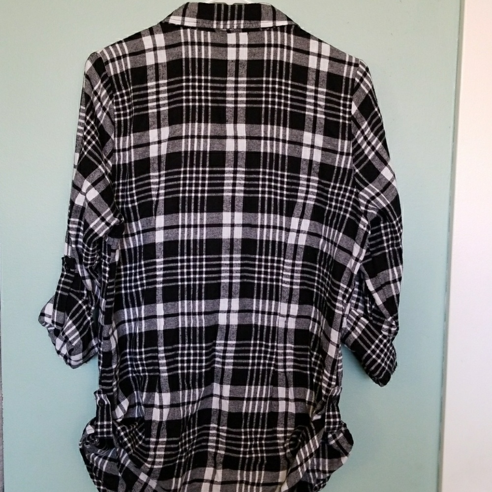 Black & white plaid flannel button down - Picture 4 of 4