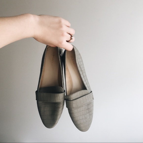 Old Navy Shoes - NWT snake skin style loafers