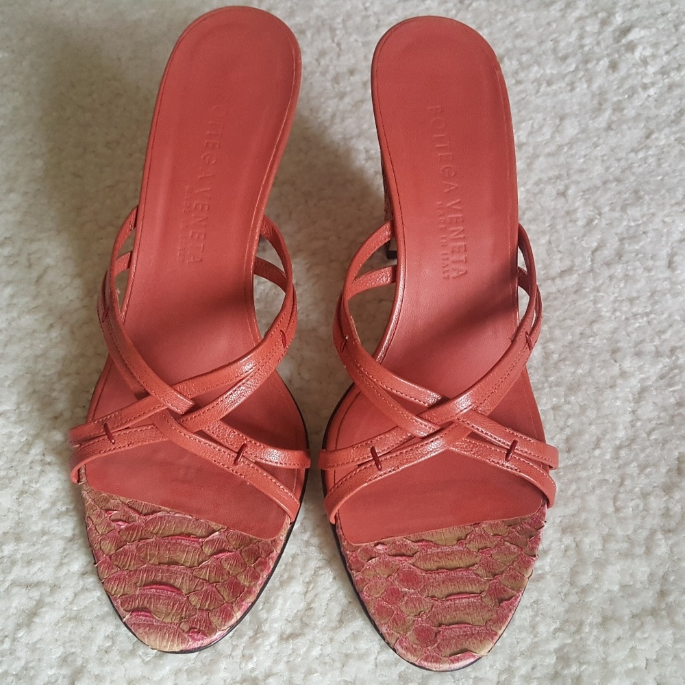 BOTTEGA VENETA size 8B NEW alligator sandals