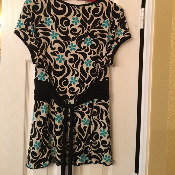 JTB size L, scoop neck cap sleeves tie back top - Picture 2 of 2