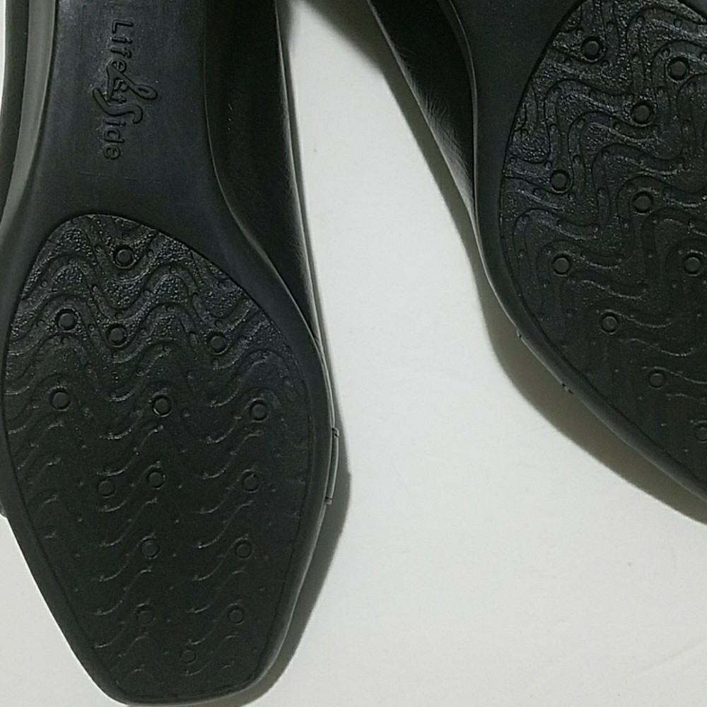 Pump with Wedge Heel size 9 Wide - Picture 4 of 4