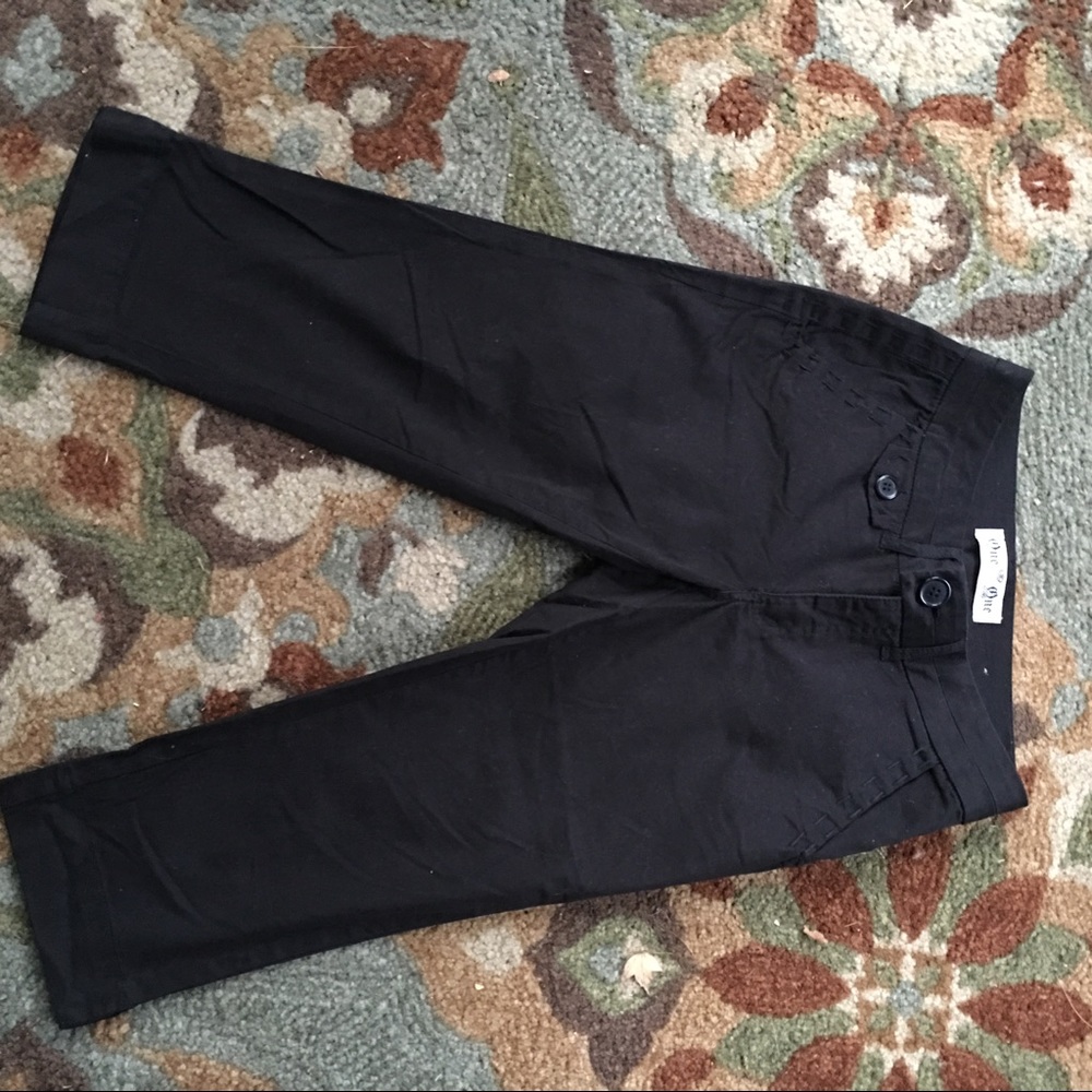 One 5 One black capris. 🍁🌺🌼👠