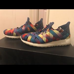 Size 7.5 Nike Rainbow Woven Roshe Run