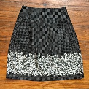 LOFT size 0P Polka Dot Skirt w/ Lace Print