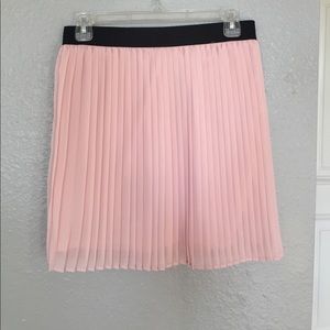 Pink pleated skirt