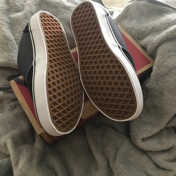 Vans - Picture 2 of 2