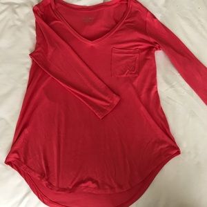 Salmon colored 3/4 length v neck shirt