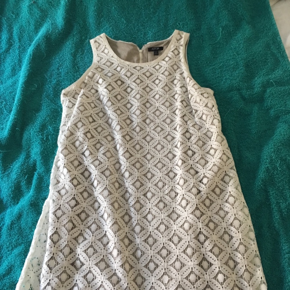 Apt. 9 sleeveless lace dress with lining
