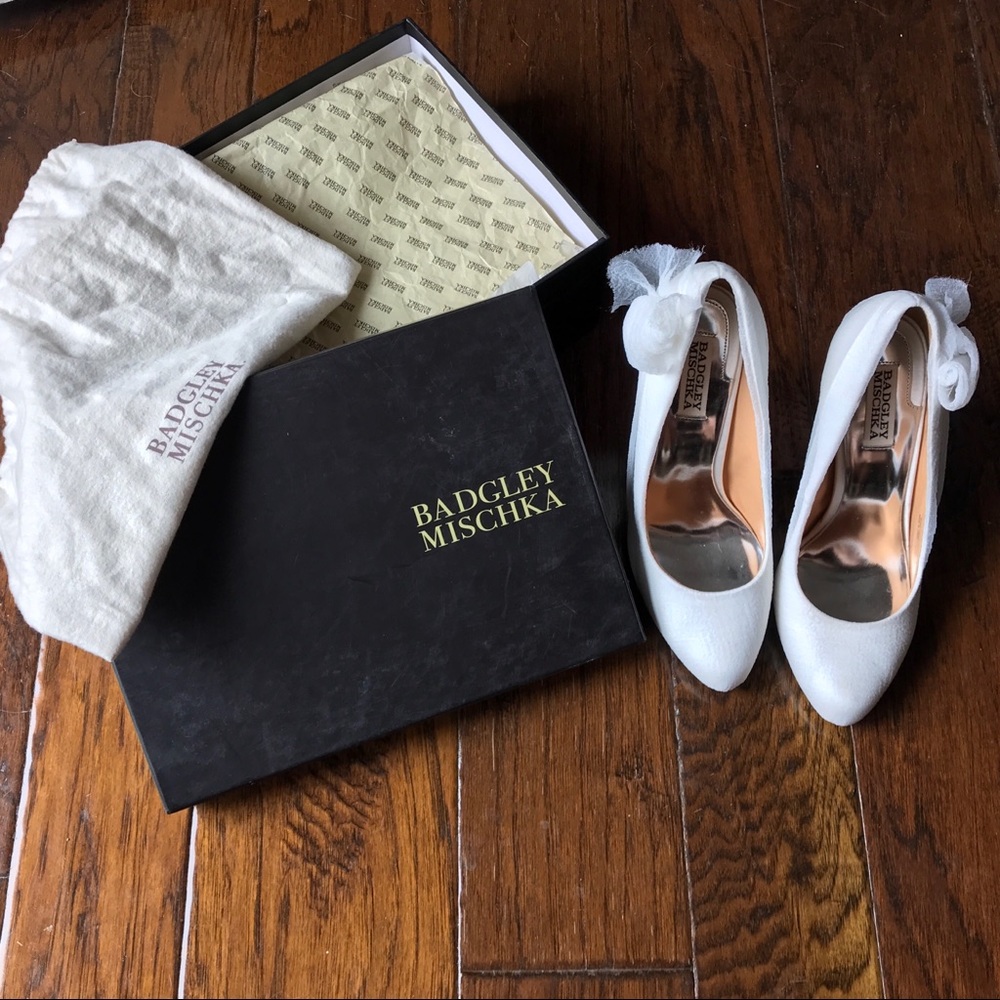 Badgley Mischka White Pumps