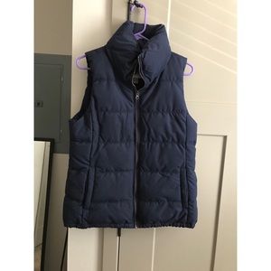 Old navy vest, never worn, navy color