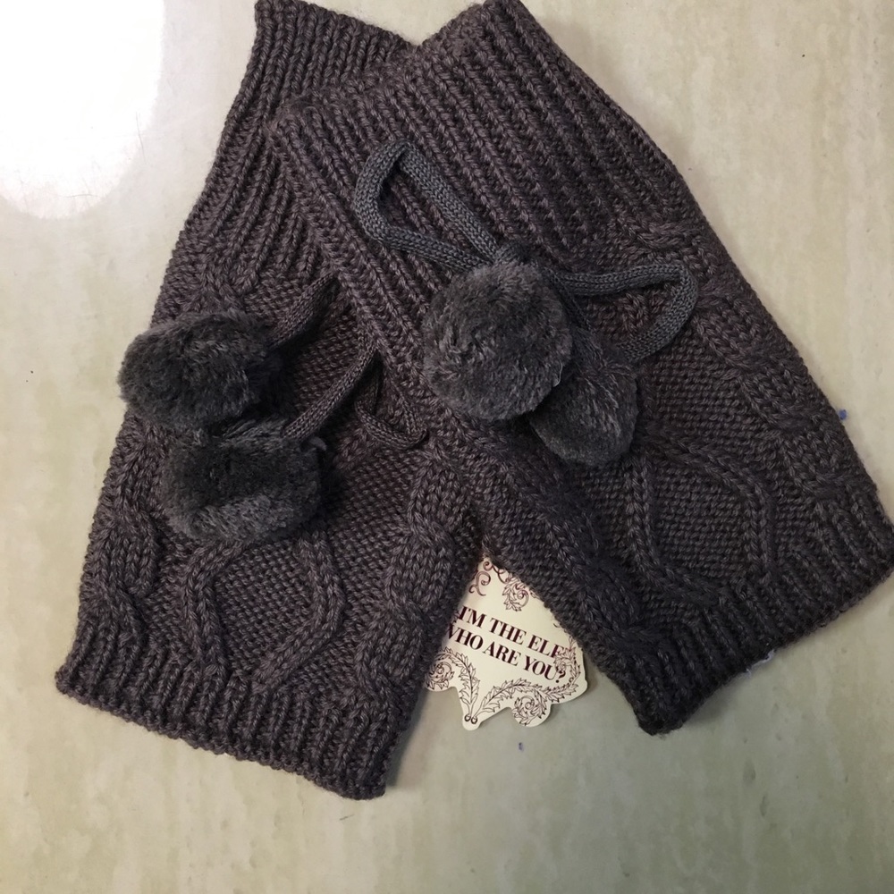 ⭐️Fingerless Gloves with Pom Poms