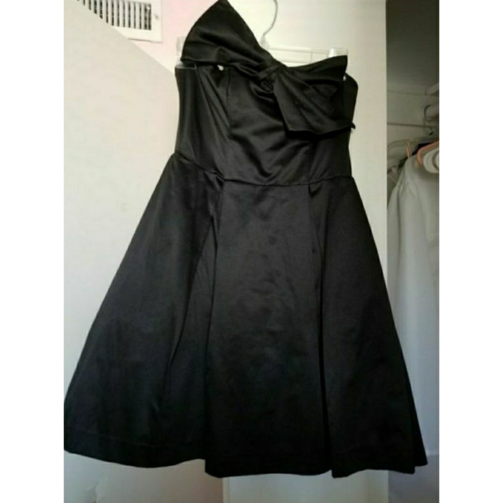 Black Strapless Dres