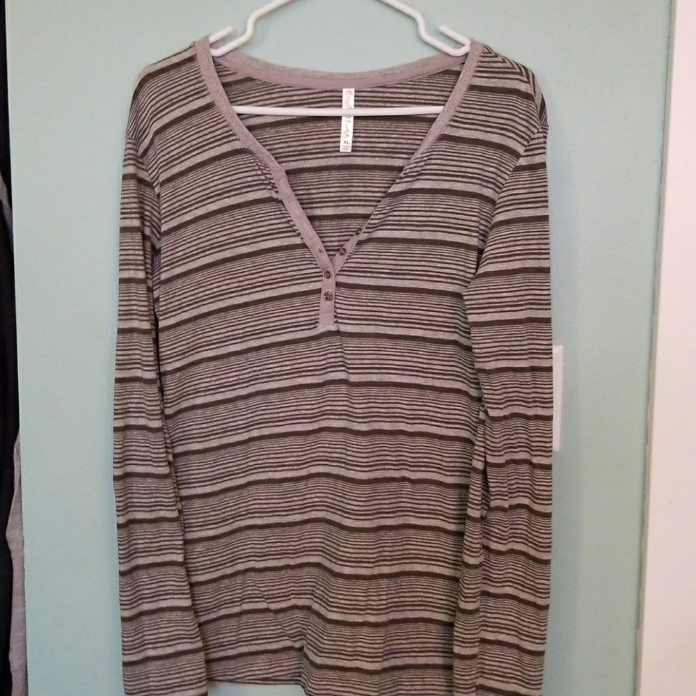 V-neck LS olive green/grey striped top
