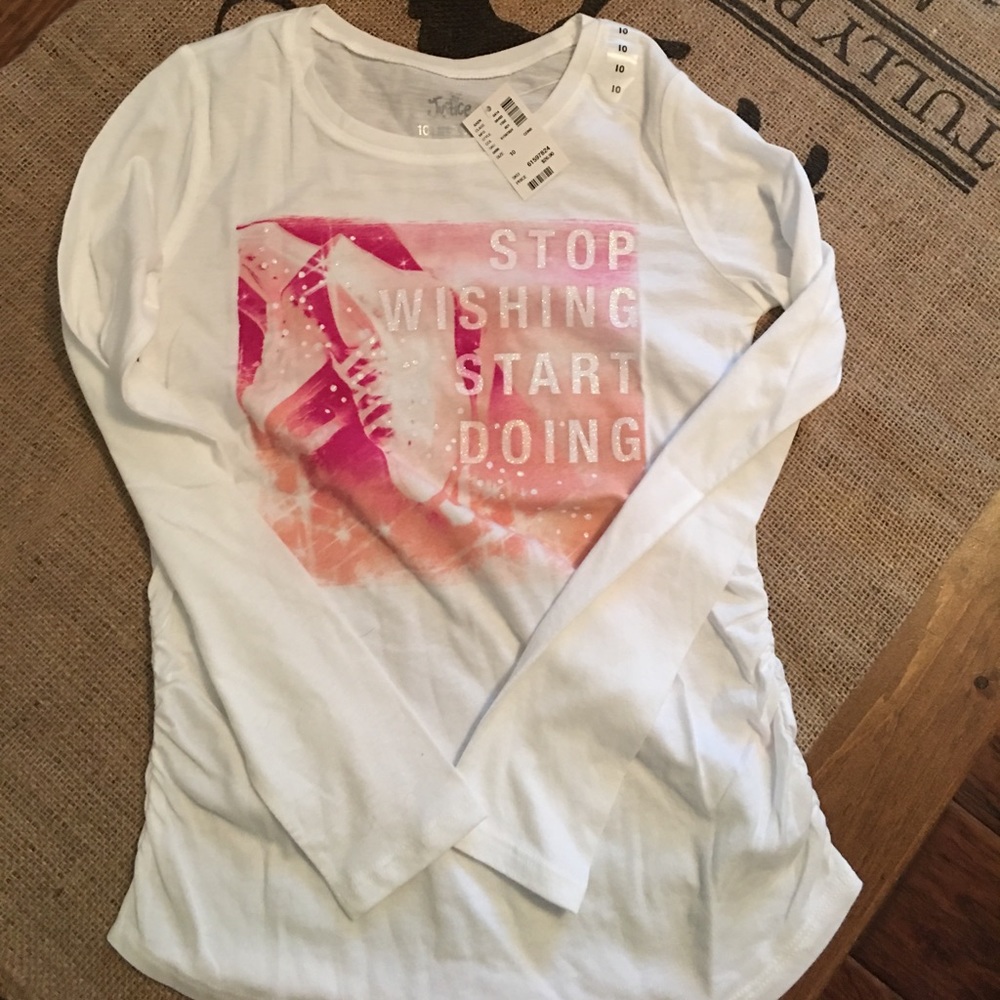 Justice NWT shirt ⭐️❄️