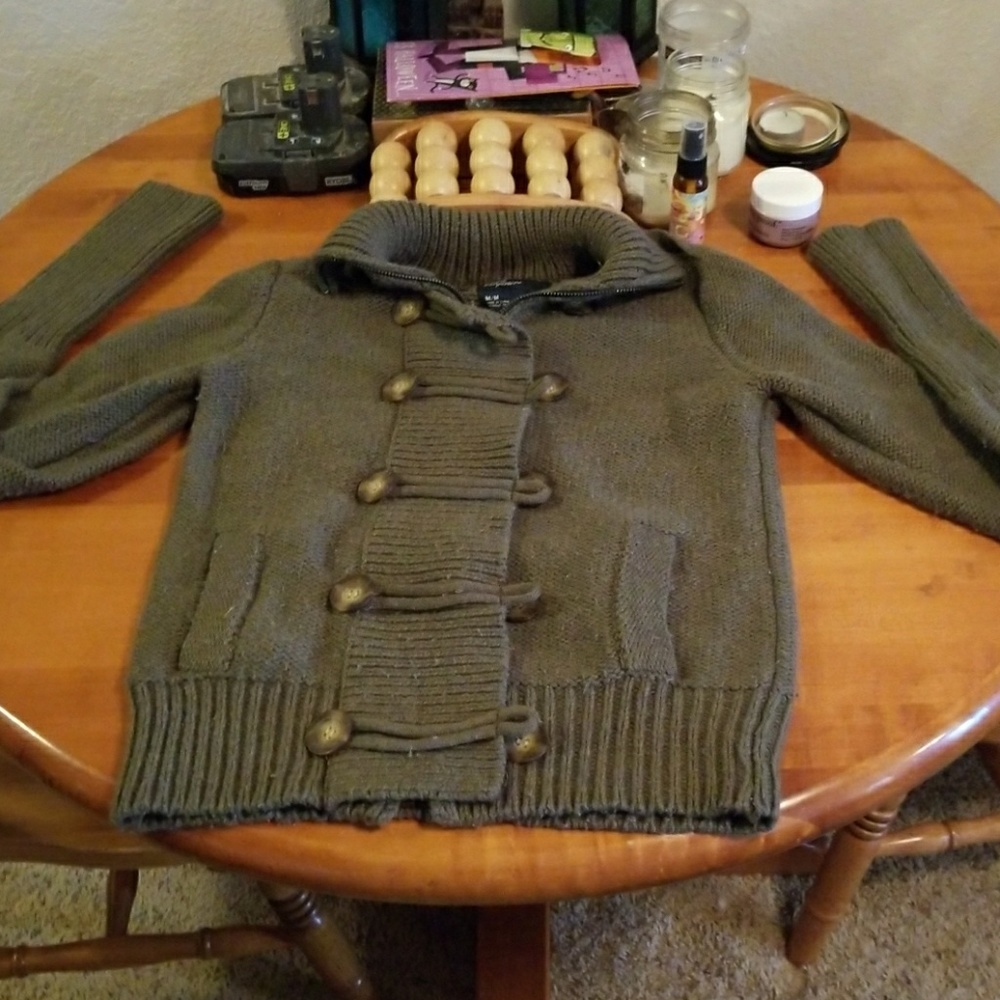 Pre owned cozy olive green cardigan sweater