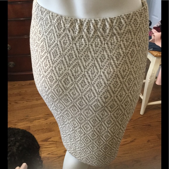 St. John Collection Skirt - Picture 3 of 5