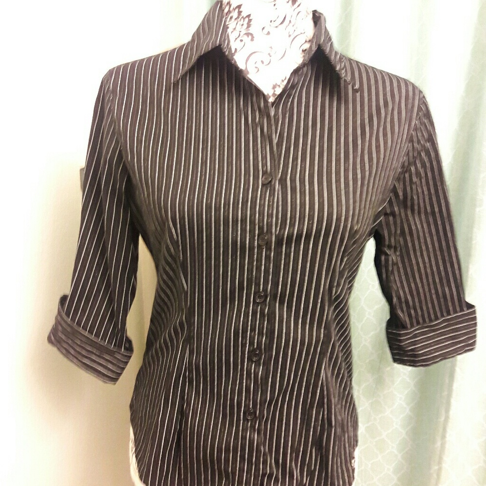 Collar black and white shirt perfect for work