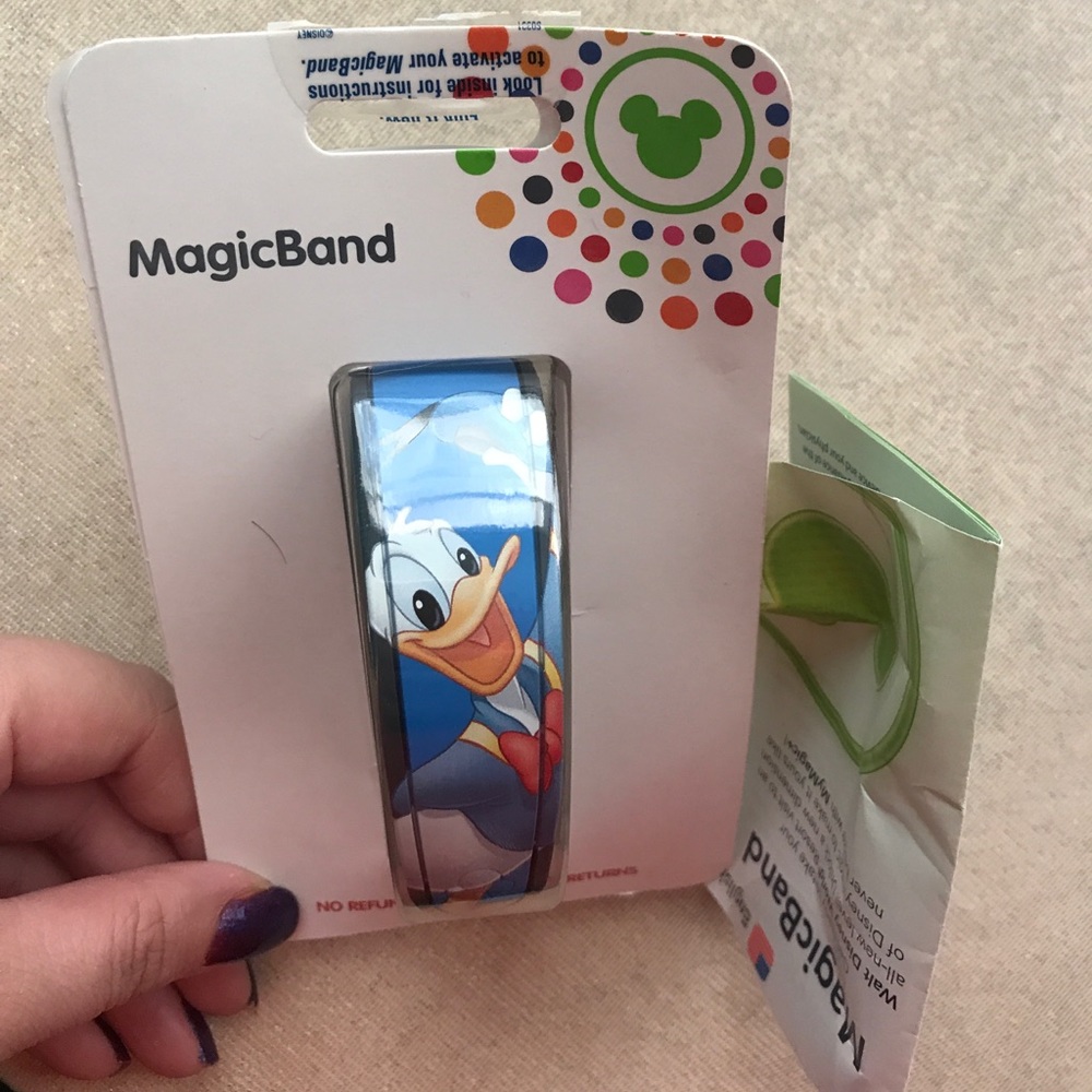 Brand new Donald Duck magic band Disney