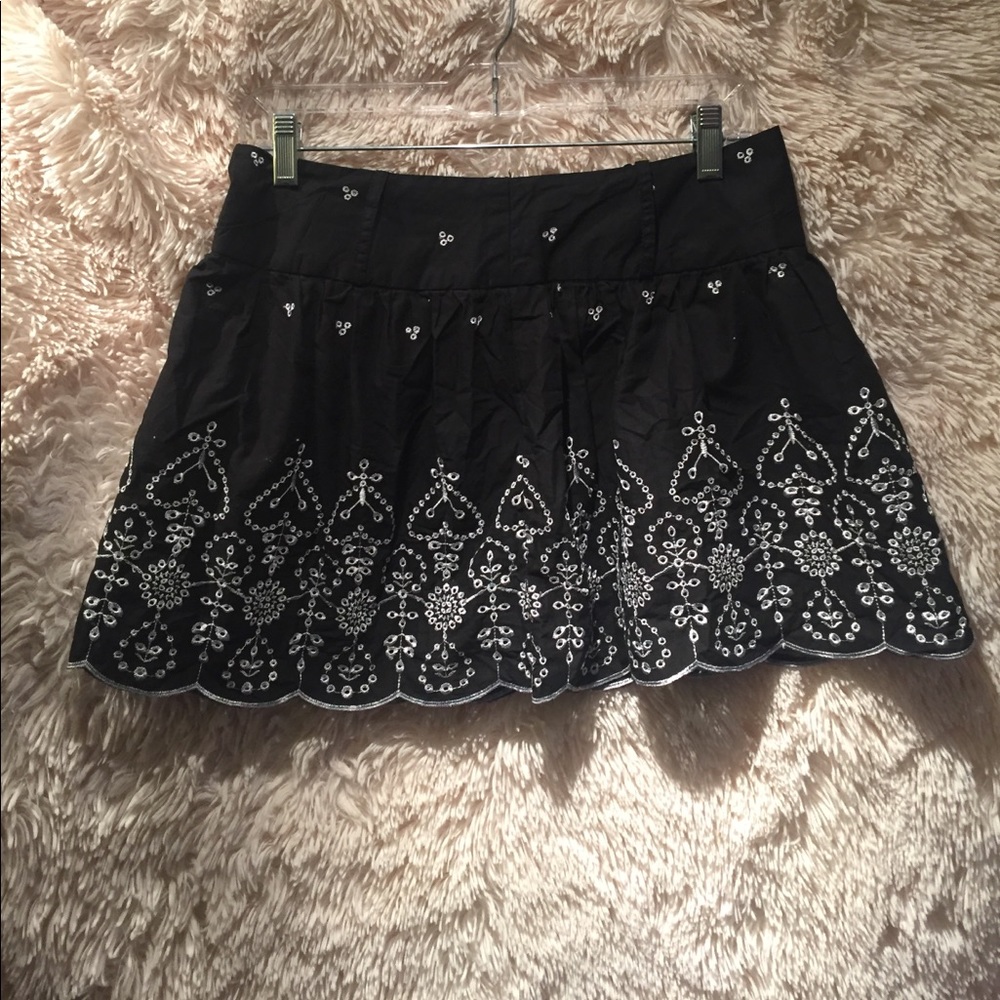 Black and white embroidered mini skirt
