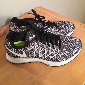 Nike Women's Zoom Pegasus 32 Sneakers Size 8