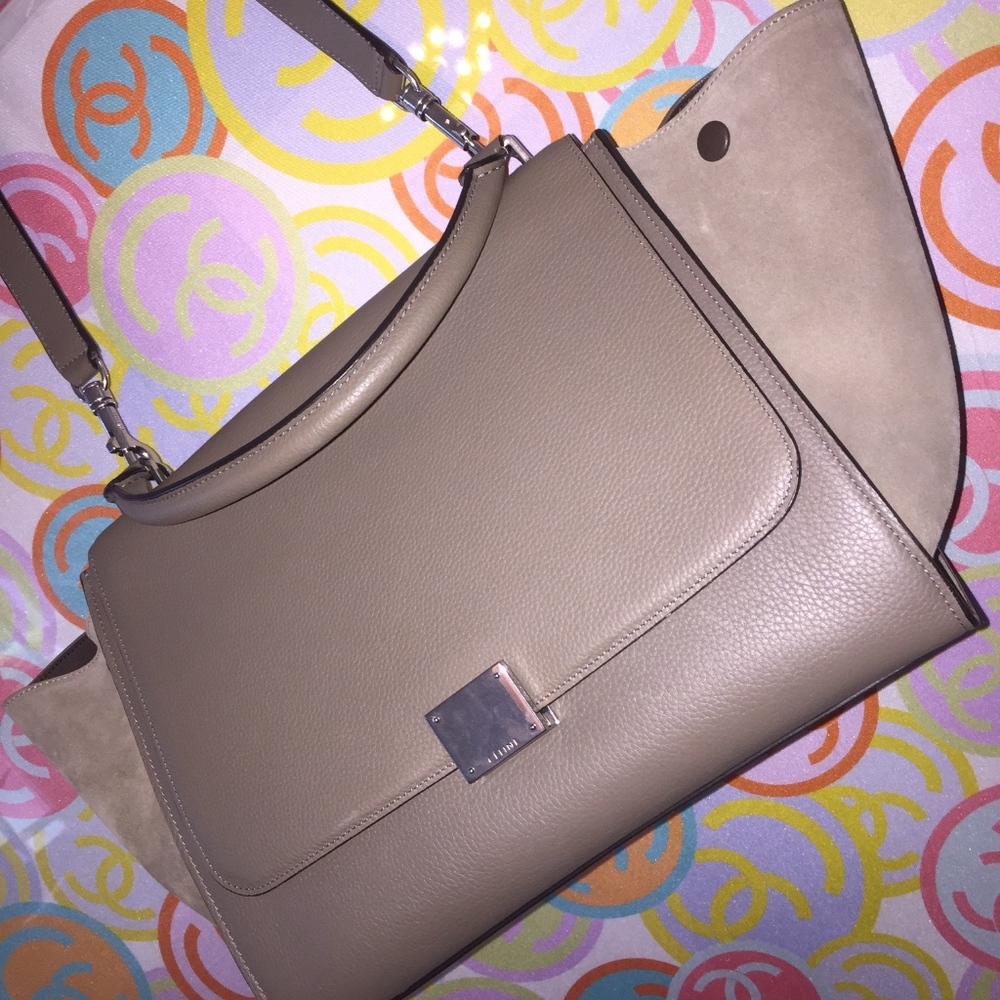 MEDIUM TRAPEZE BAG IN DRUMMED CALFSKIN