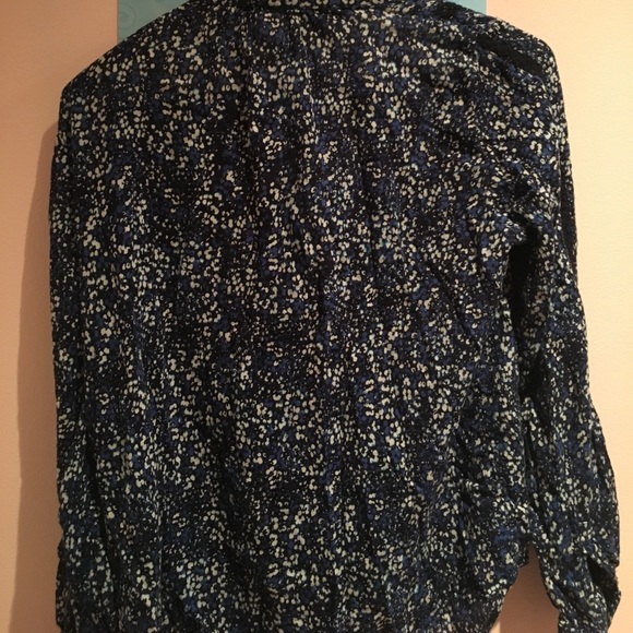 Pretty button down - Picture 3 of 3